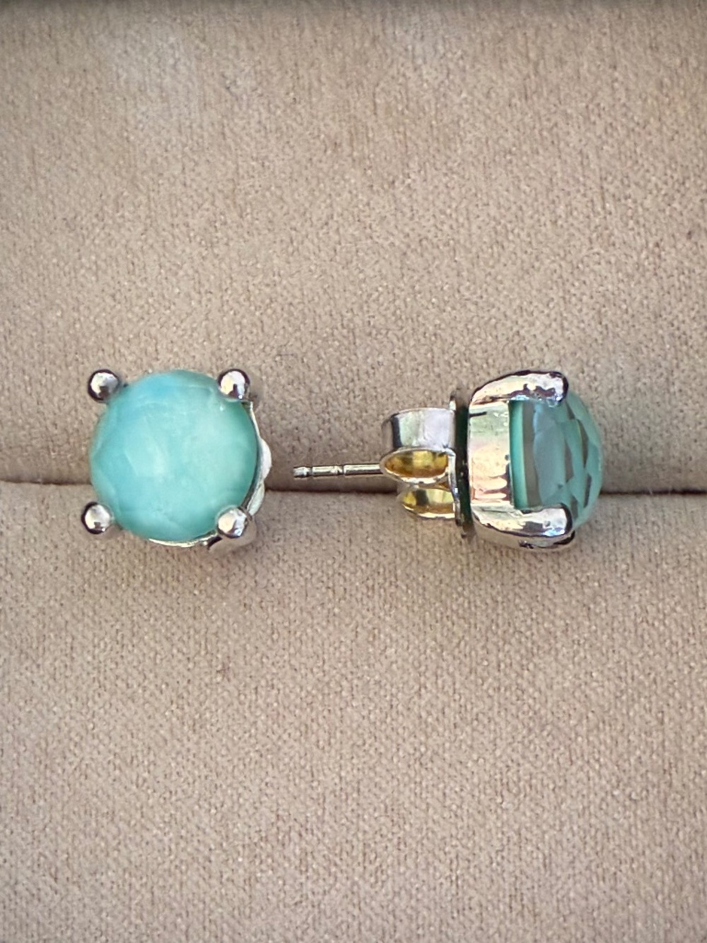 Mini stud earrings - Picture 2 of 3
